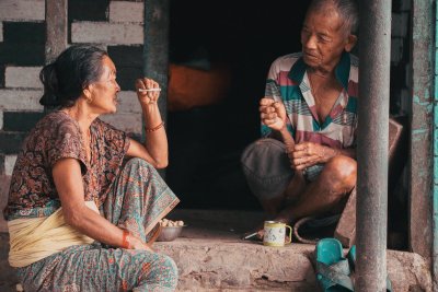 Zo verkleint een hoortoestel je risico op dementie
